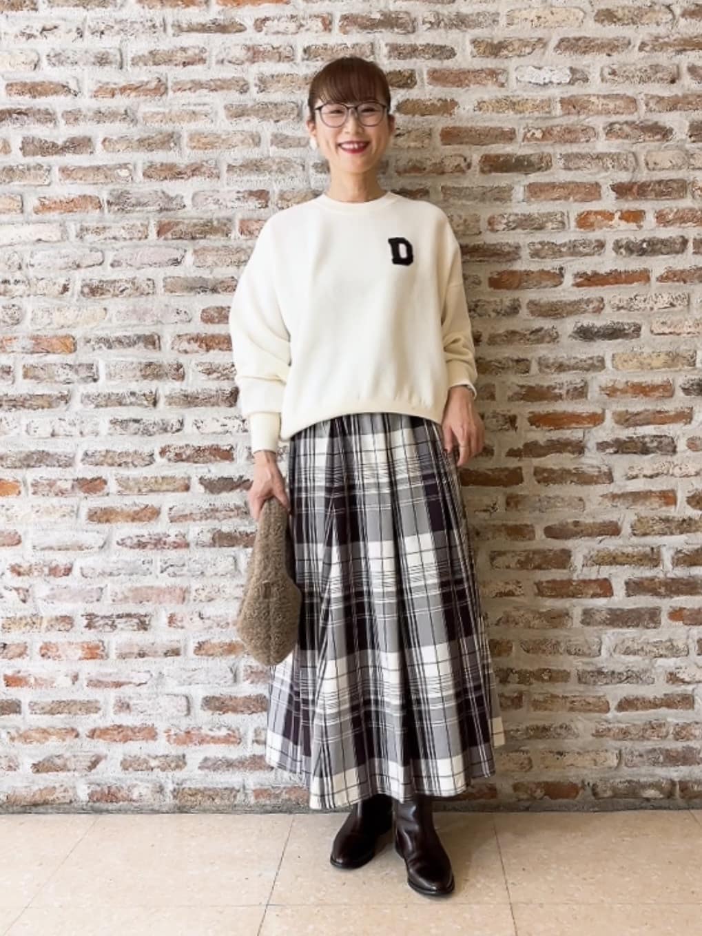 Yasucoさんの「Dessin｜【洗える】Dサガラ刺繍ワッペン付きニット」を使ったコーディネート