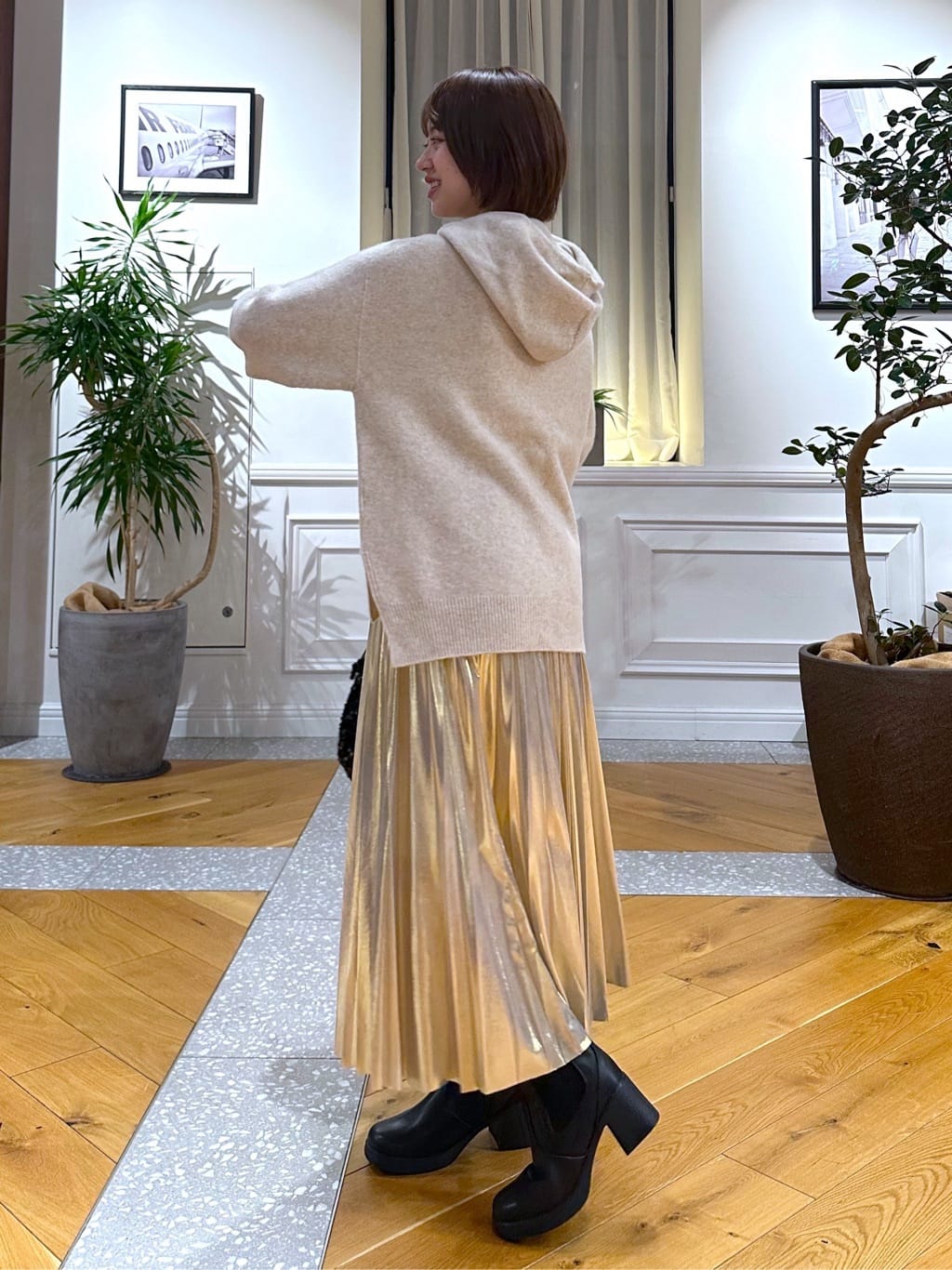 なべこさんの「DRESSTERIOR｜◆【洗える/ストレッチ性/オンオフ】箔プリントプリーツスカート」を使ったコーディネート