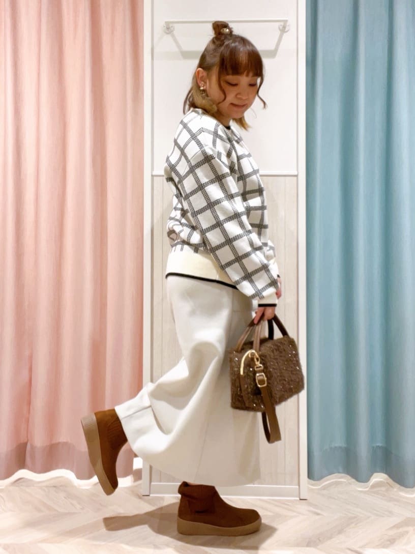 kitaさんの「SHOO･LA･RUE｜【S-LL/あったか】すらりときれい見え ベイカー風ナロースカート」を使ったコーディネート
