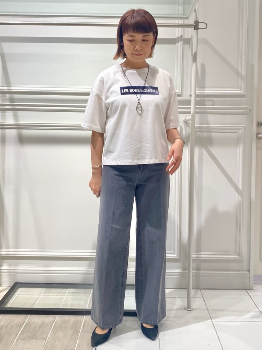 AKKOさんの「UNTITLED｜【コットン100/ゆったり/ショート丈/洗える】ベロアロゴTシャツ」を使ったコーディネート