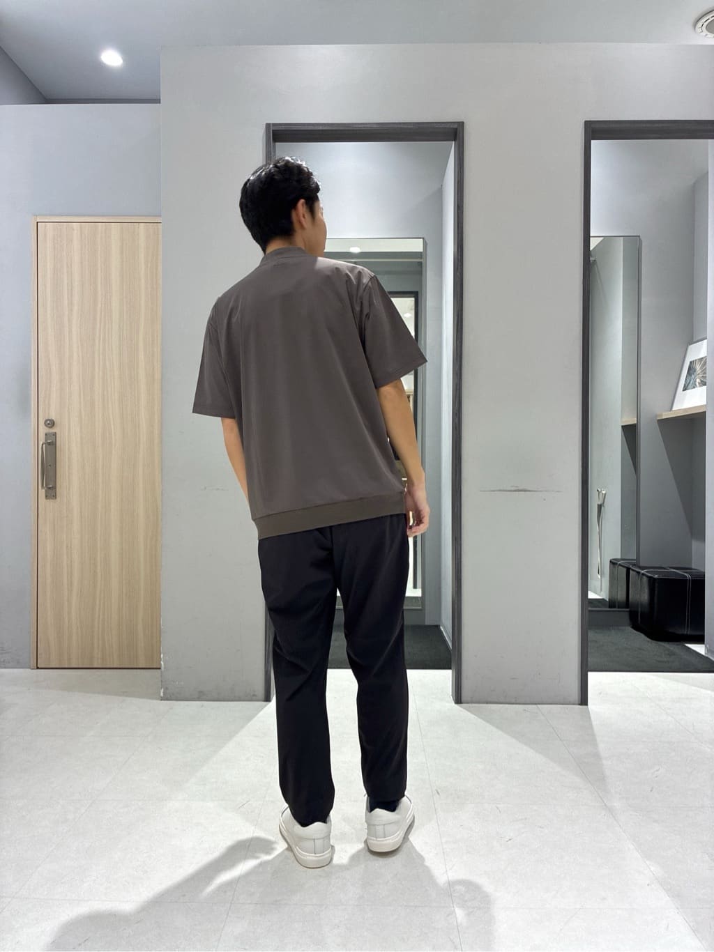わいずみさんの「TAKEO KIKUCHI｜【3Dナイロンストレッチ】スリムイージーパンツ」を使ったコーディネート