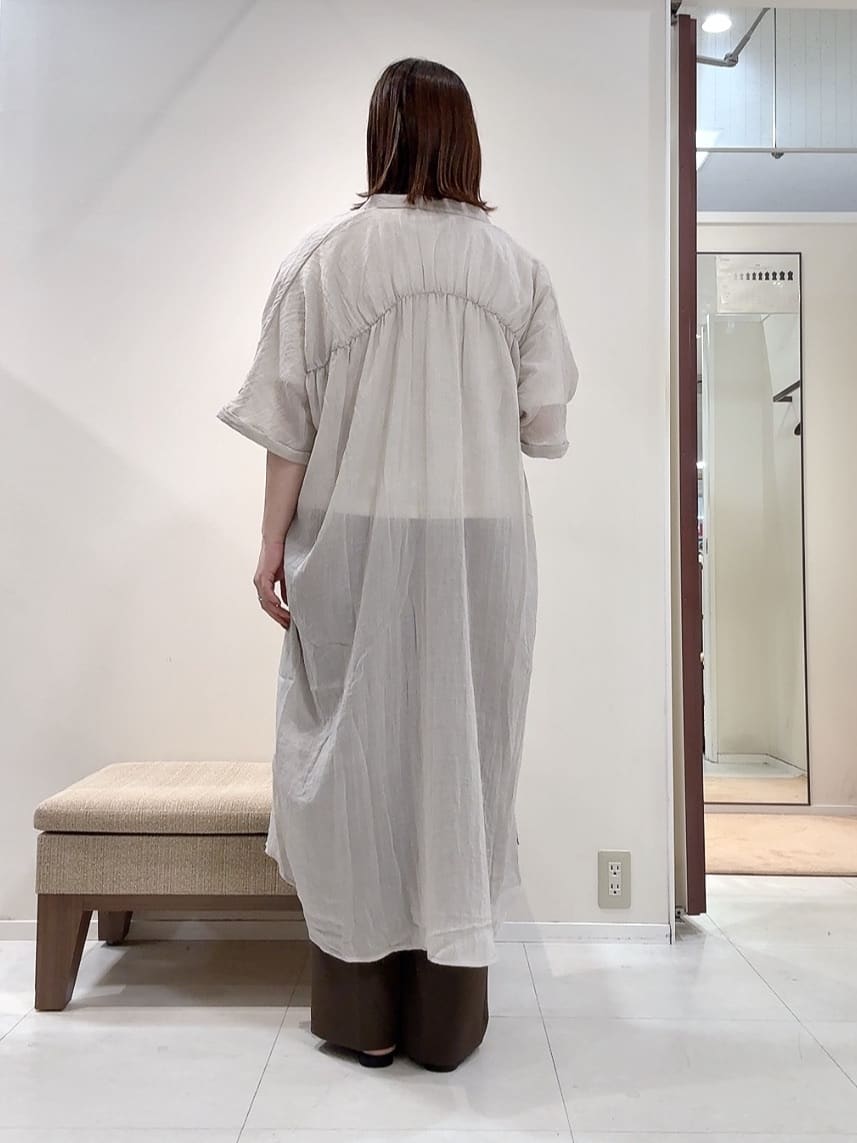 YUIさんの「UNTITLED｜【コットン100/ゆったり/ショート丈/洗える】ベロアロゴTシャツ」を使ったコーディネート