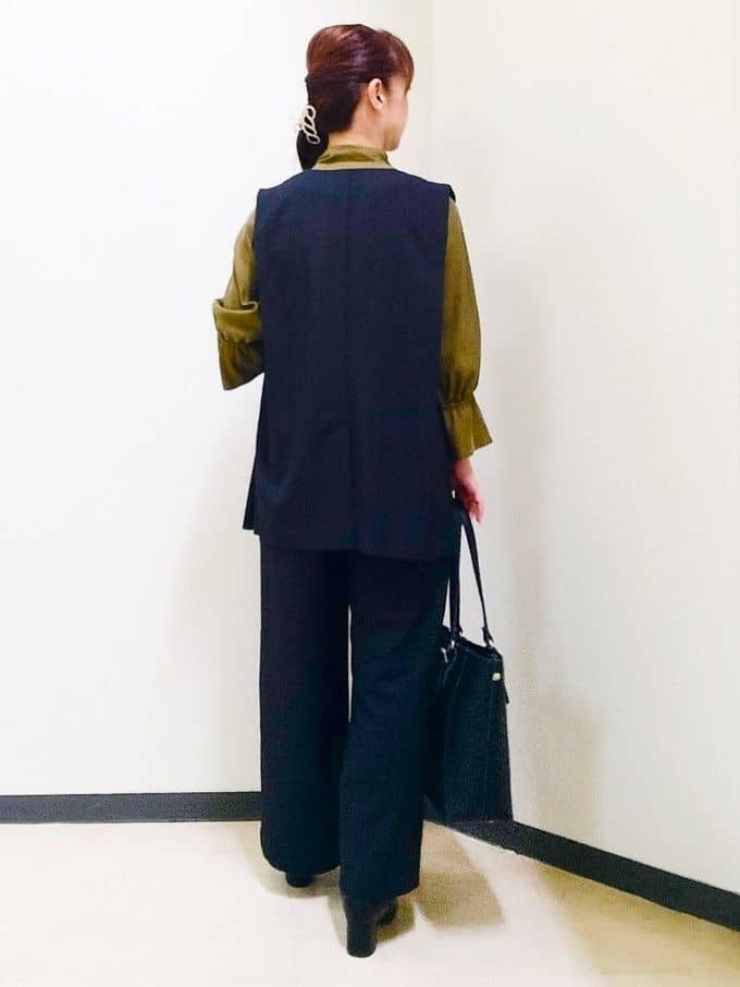 花さんの「Reflect｜【ウエスト総ゴム／セットアップ／単品使いOK◎】ベスト＋ストレートパンツセット」を使ったコーディネート