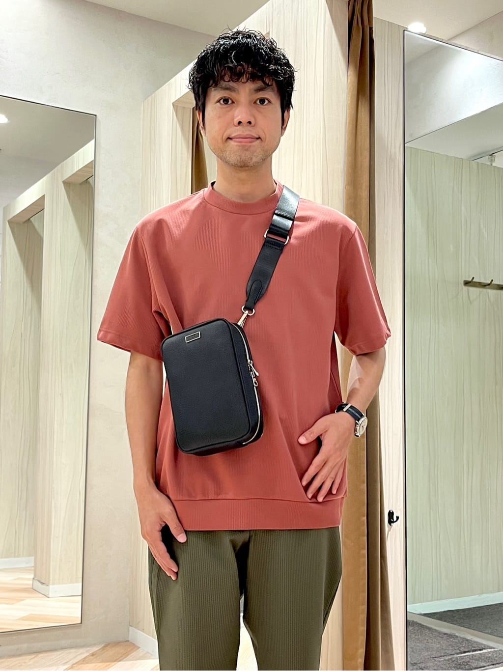 URAさんの「TAKEO KIKUCHI｜マイクロファイバークロスボディバッグ」を使ったコーディネート