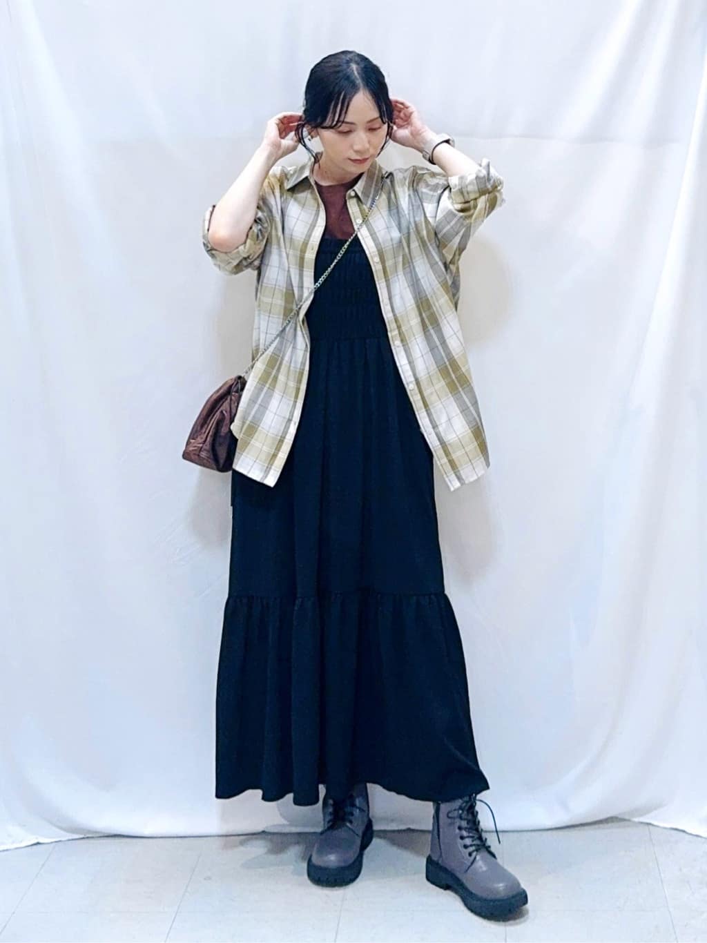 𝐇𝐢𝐫𝐨𝐦𝐢さんの「SHOO･LA･RUE｜【洗濯機可/S-LL】程よい抜け感 大人のチェックシャツ」を使ったコーディネート