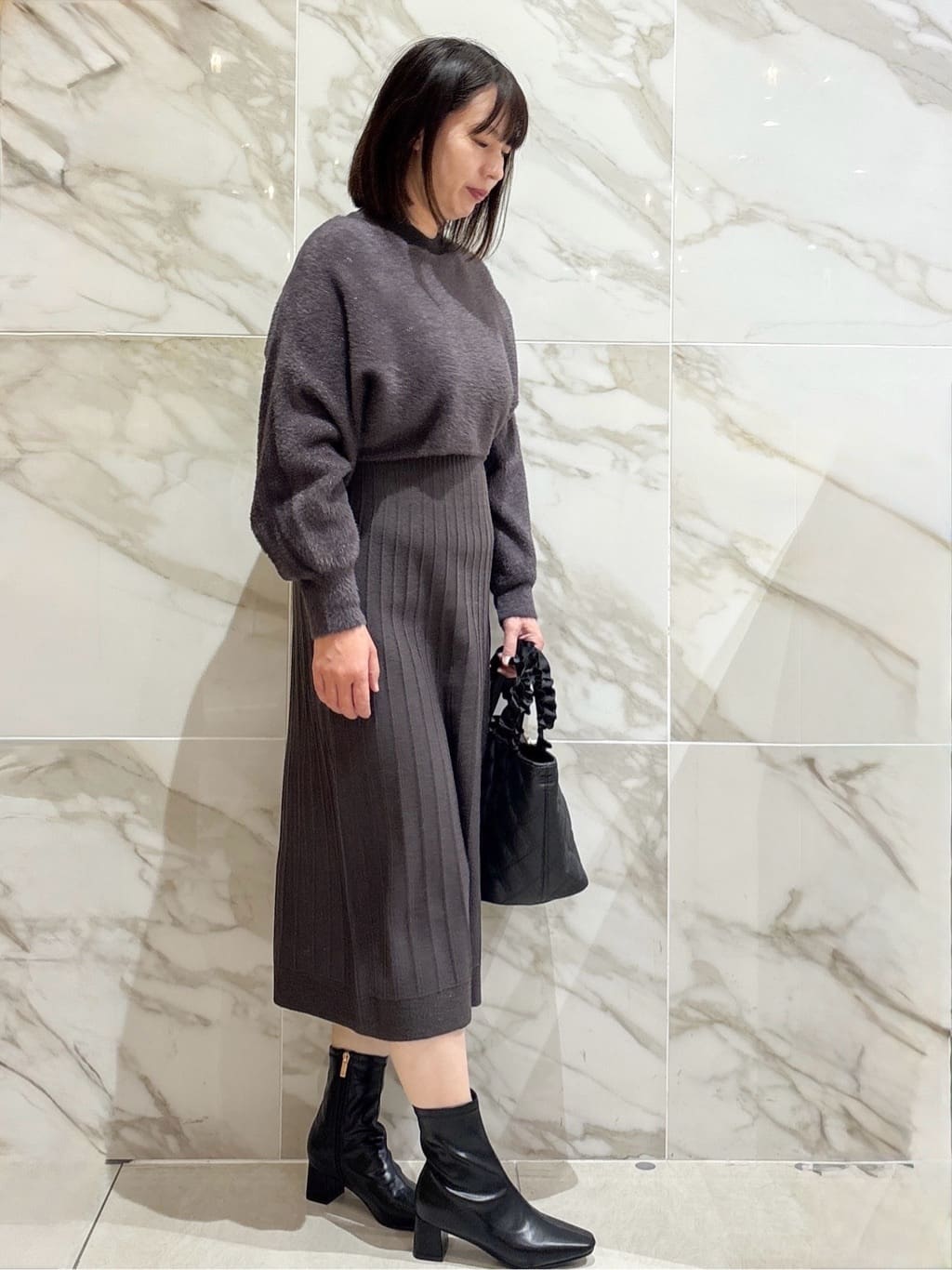 マキさんの「index｜ラメフェザープルオーバーセット ニットワンピース【洗濯機OK】《XS～LL》」を使ったコーディネート