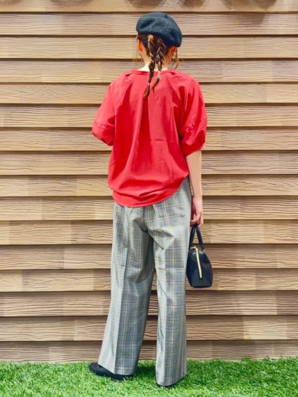 himiさんの「SHOO･LA･RUE｜【S-LL/洗濯後しわになりにくい】ランタンスリーブで女性らしく 5分袖スキッパーブラウス」を使ったコーディネート