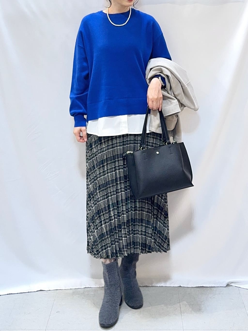 𝐇𝐢𝐫𝐨𝐦𝐢さんの「SHOO･LA･RUE｜【S-LL】上品さを纏う やわらかフェイクスエード ミドル丈ブルゾン」を使ったコーディネート