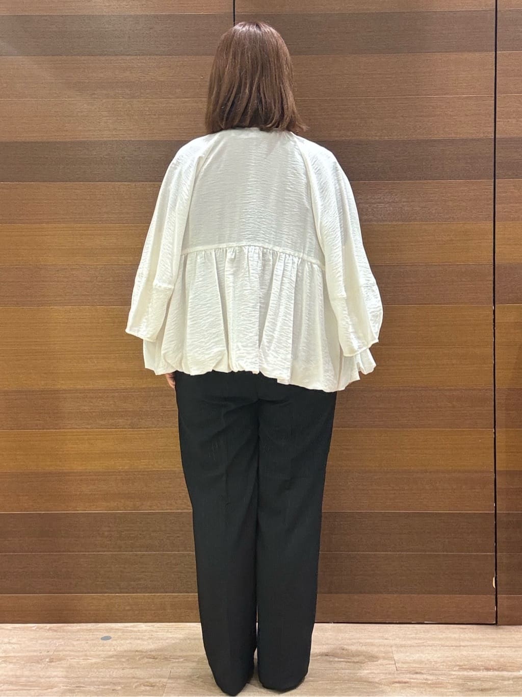 yumeさんの「OPAQUE.CLIP｜シアーバルーンペプラムブルゾン【洗える】」を使ったコーディネート