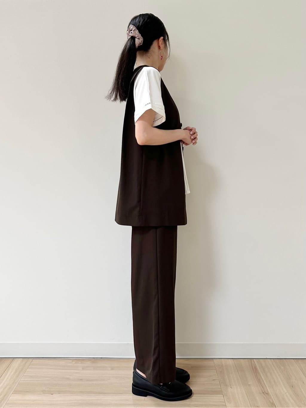 Momoさんの「Reflect｜【ウエスト総ゴム／セットアップ／単品使いOK◎】ベスト＋ストレートパンツセット」を使ったコーディネート