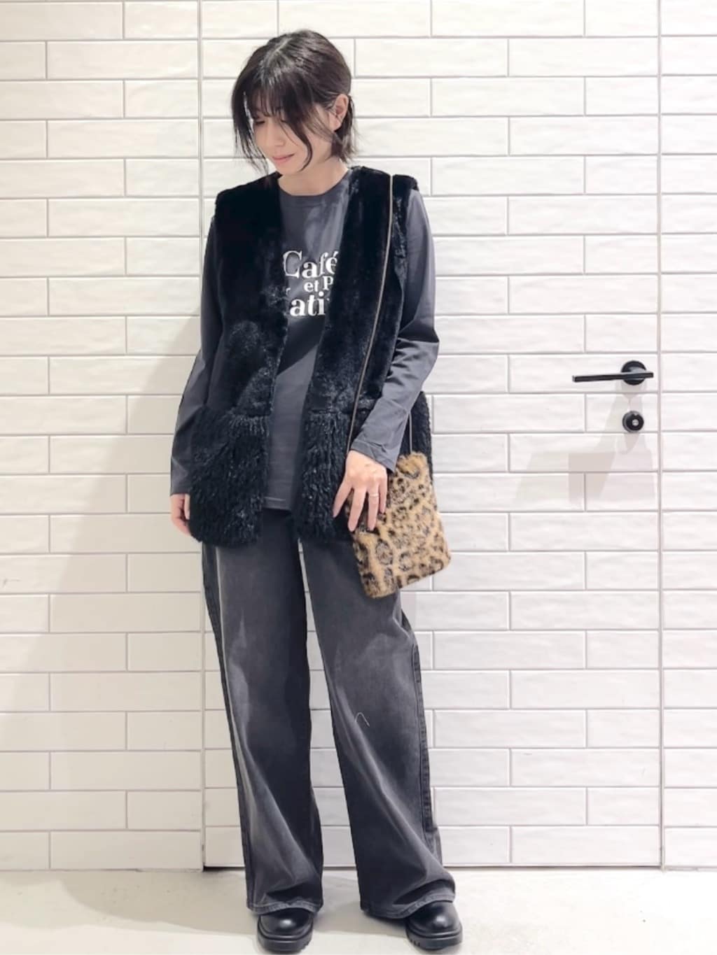 しおりさんの「OPAQUE.CLIP｜ロングロゴTシャツ【洗濯機OK】」を使ったコーディネート