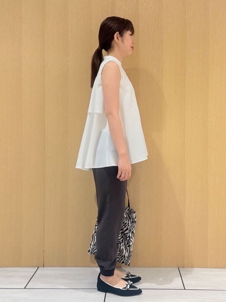CHISATOさんの「UNTITLED｜【接触冷感/吸水速乾】フレアバックシャンブラウス」を使ったコーディネート