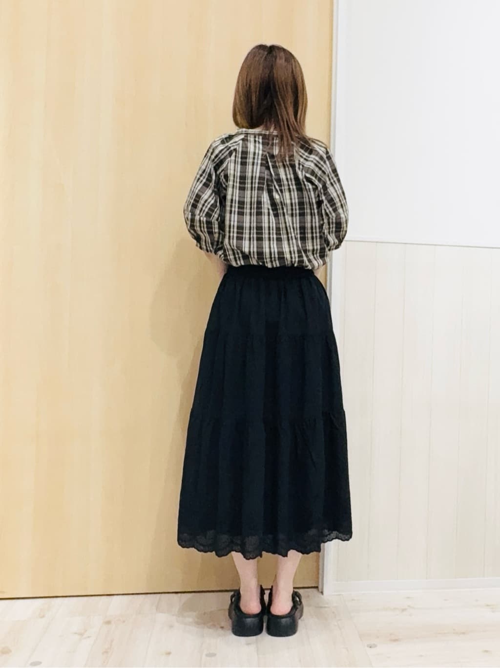 Naさんの「SHOO･LA･RUE｜【S-LL/洗濯後しわになりにくい】ランタンスリーブで女性らしく 5分袖スキッパーブラウス」を使ったコーディネート