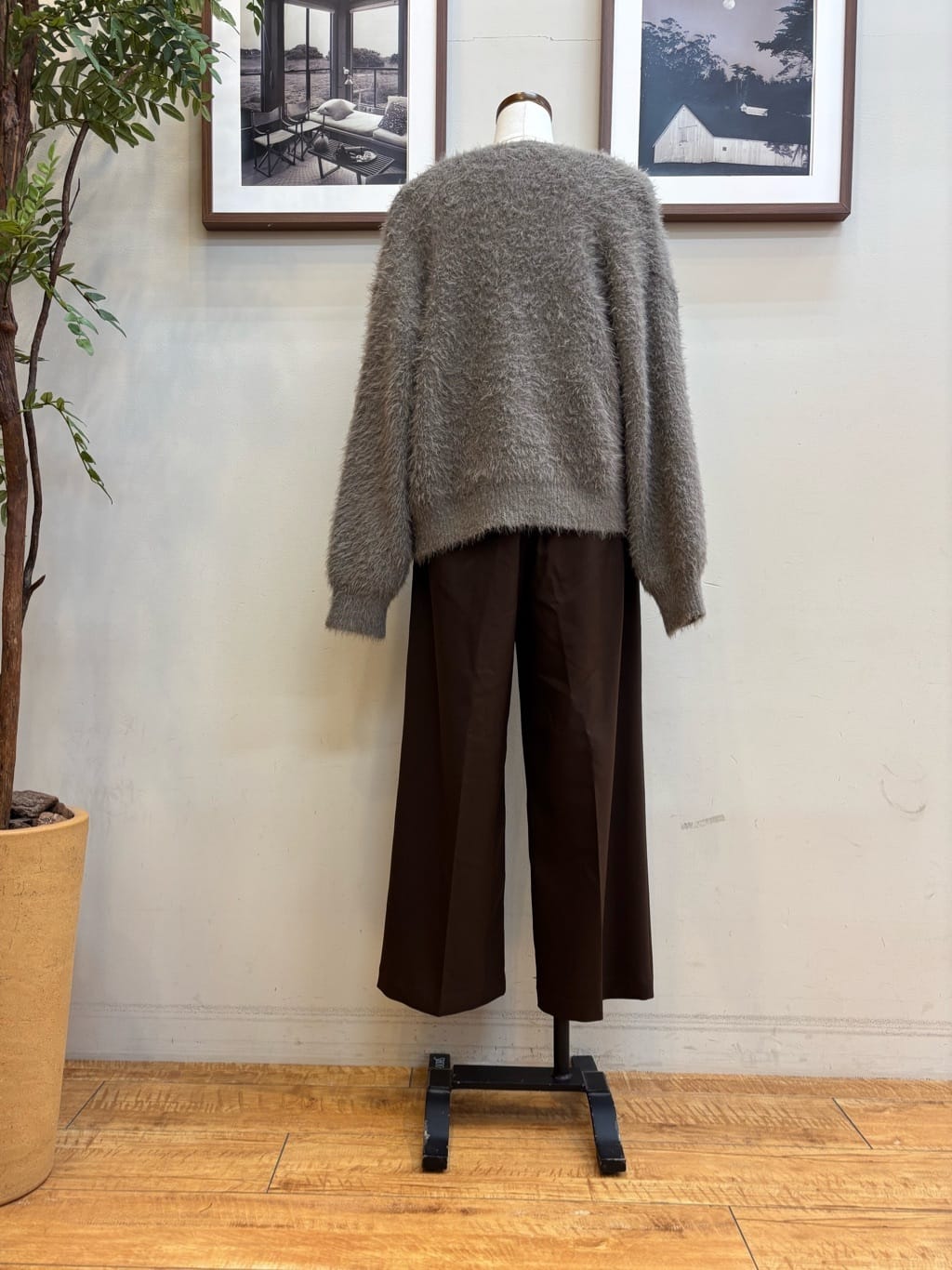 maiさんの「SHOO･LA･RUE｜【洗濯機可/S-LL】周りと差がつく チェーンステッチロゴロンT」を使ったコーディネート
