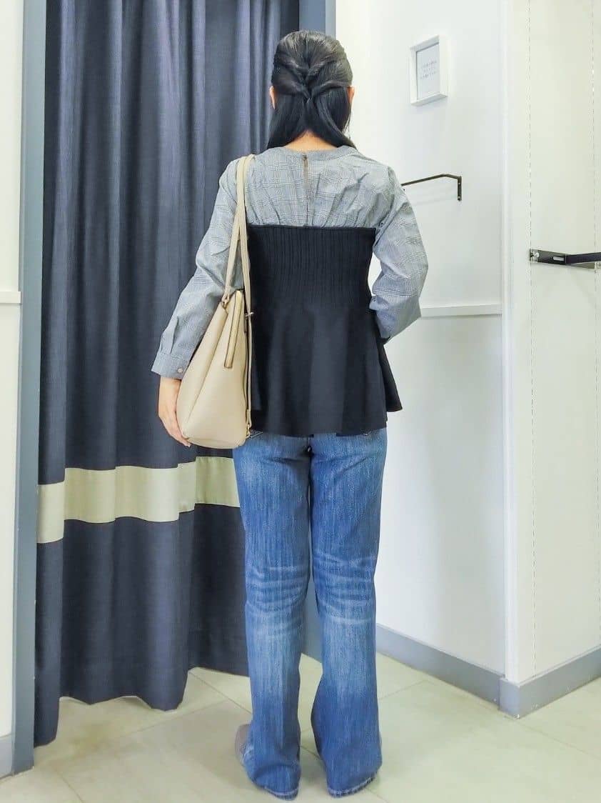コマさんの「grove｜一枚でトレンド完成！体型カバーも叶うニットビスチェドッキングブラウス」を使ったコーディネート