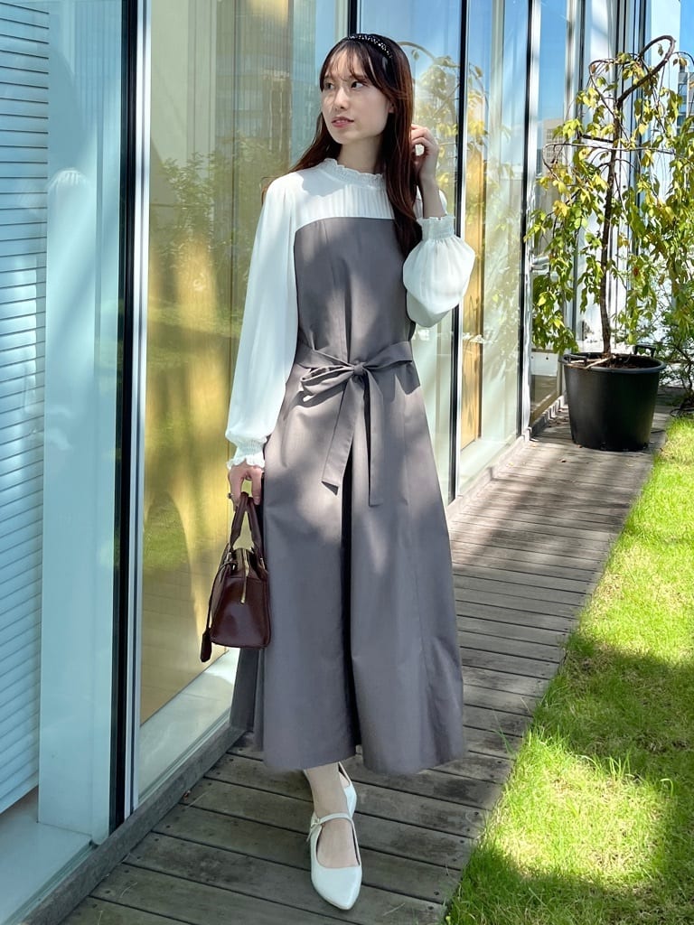 はばさんの「Couture brooch｜【高見え・通勤・大人可愛い】配色総針スカラカーディガン」を使ったコーディネート