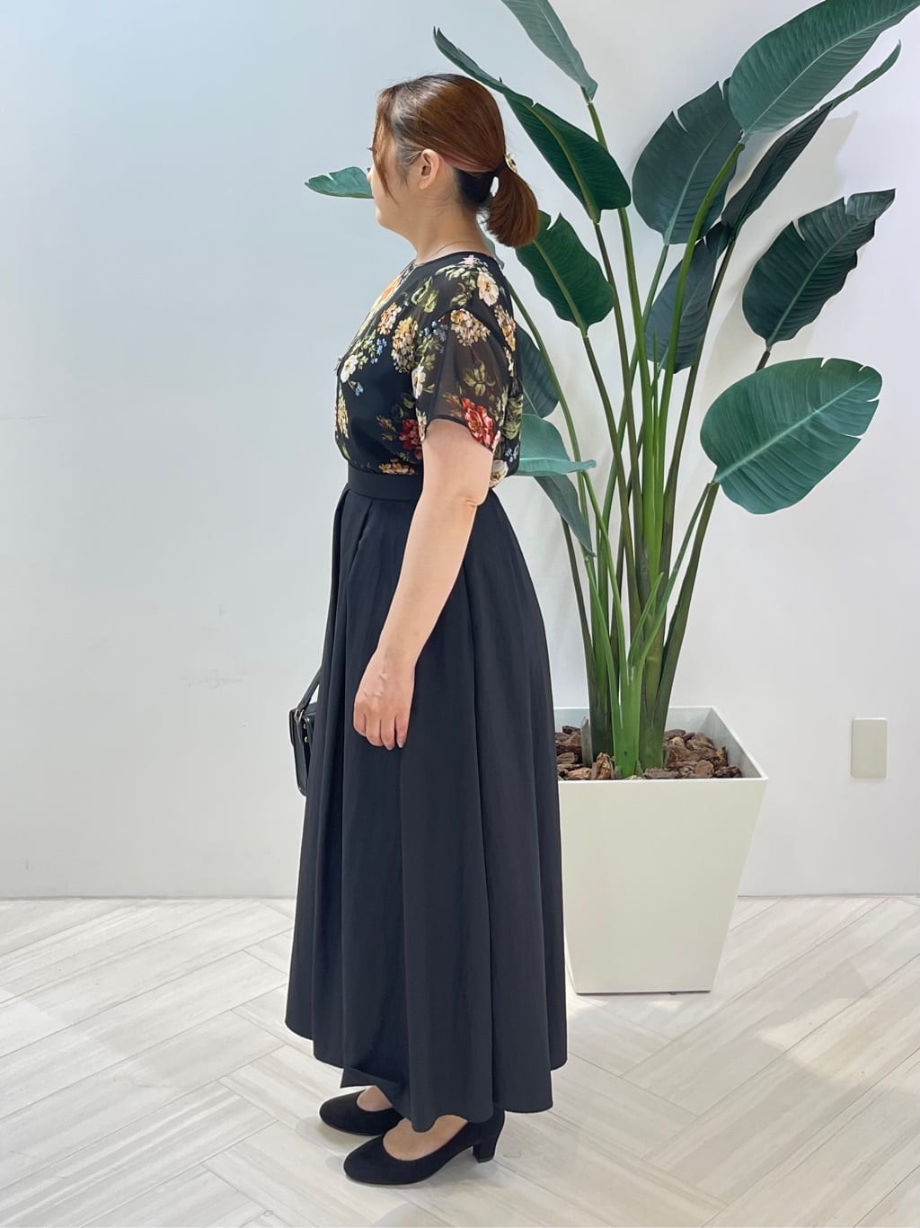 Tomoさんの「UNTITLED｜【セットアップ可/花柄エレガント】アンティークフラワー柄ブラウス」を使ったコーディネート