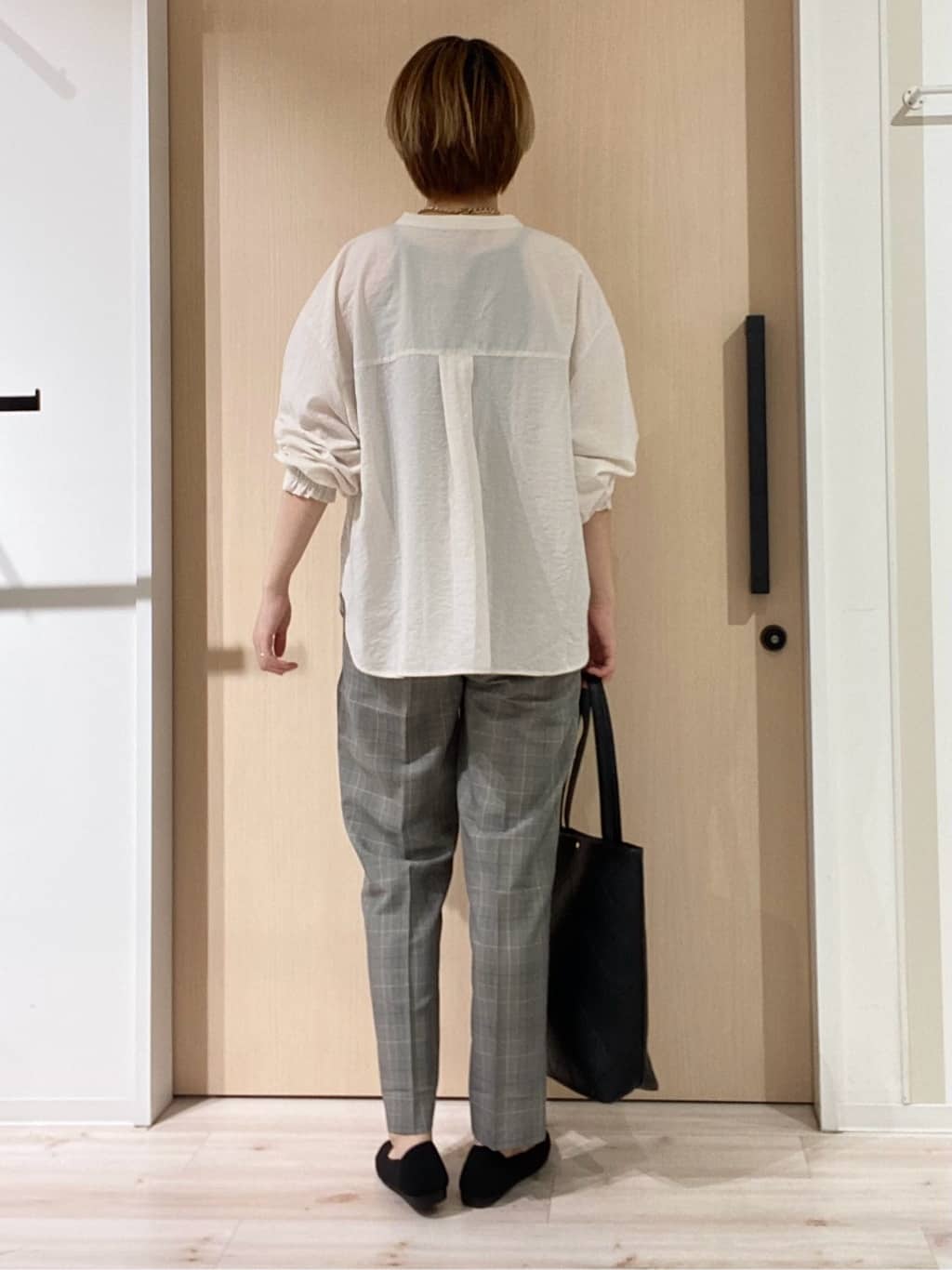 ひらしーさんの「SHOO･LA･RUE｜【高レビュー/SS-LL/美脚シルエット】すっきりきれい見え テーパードパンツ」を使ったコーディネート