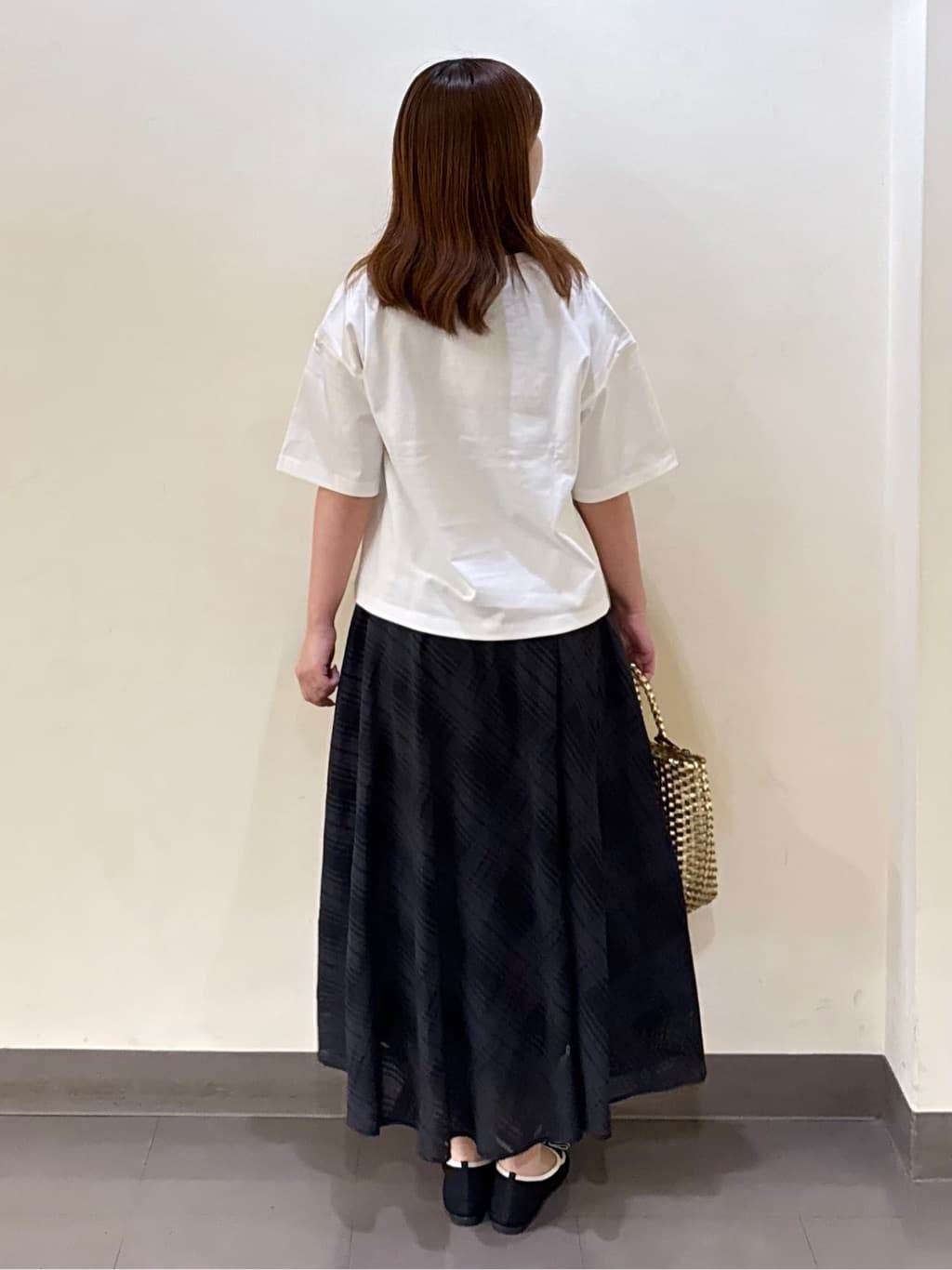 いくみさんの「UNTITLED｜【コットン100/ゆったり/ショート丈/洗える】ベロアロゴTシャツ」を使ったコーディネート