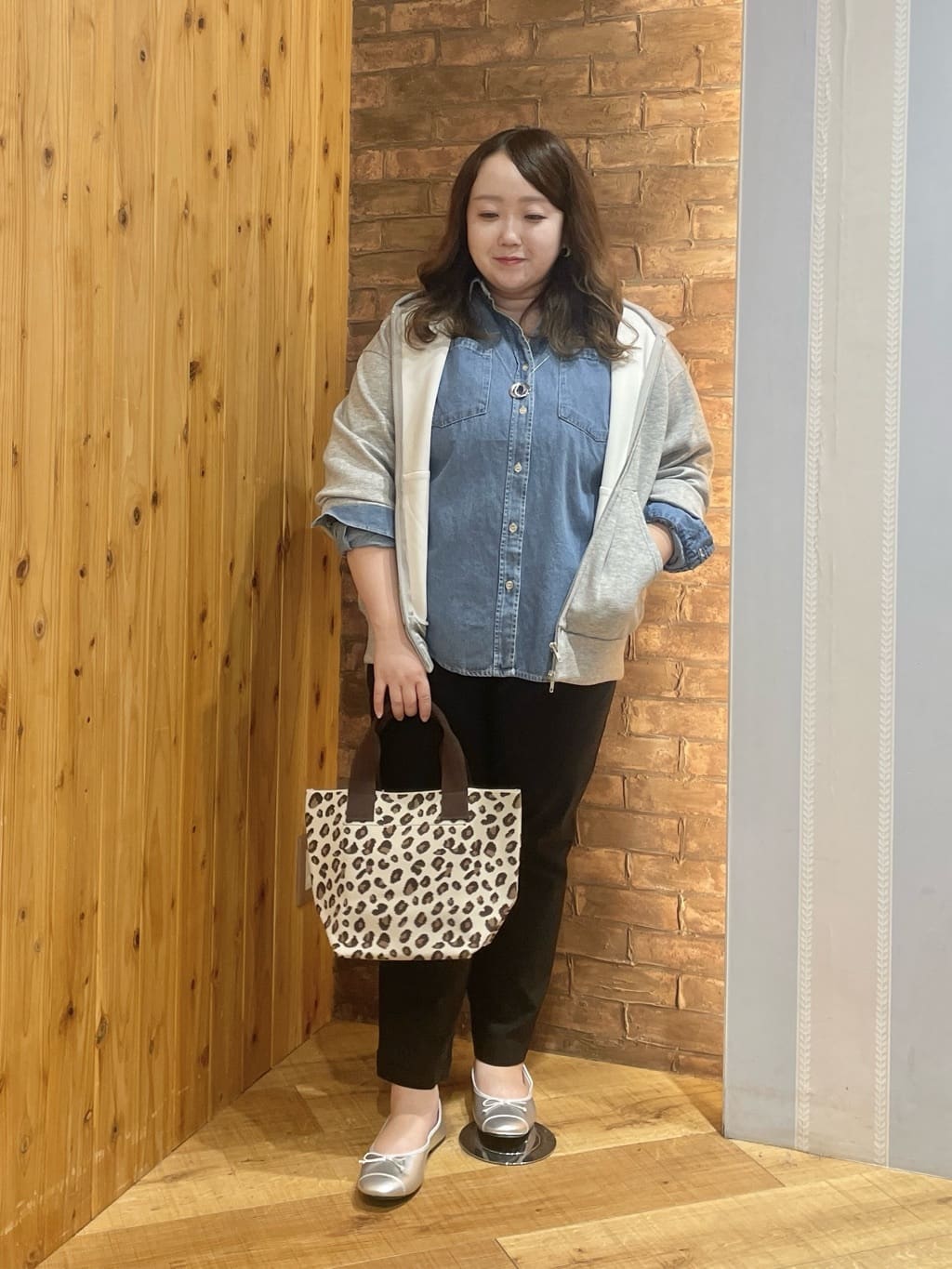 Risaさんの「SHOO･LA･RUE｜【洗える/S-LL/美脚シルエット】ハイパーストレッチ テーパードパンツ」を使ったコーディネート