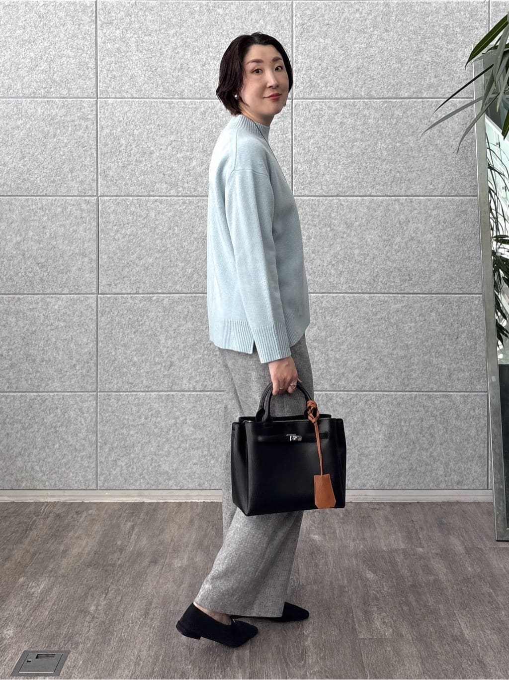 yuriさんの「INDIVI｜【褒められパンツ／ウール混】ウォームウール ワイドパンツ」を使ったコーディネート
