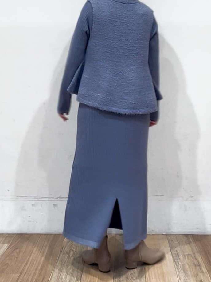 山さんさんの「grove｜【2点SET/体型カバー】一枚で決まる、ペプラムベスト&times;ニットワンピース」を使ったコーディネート