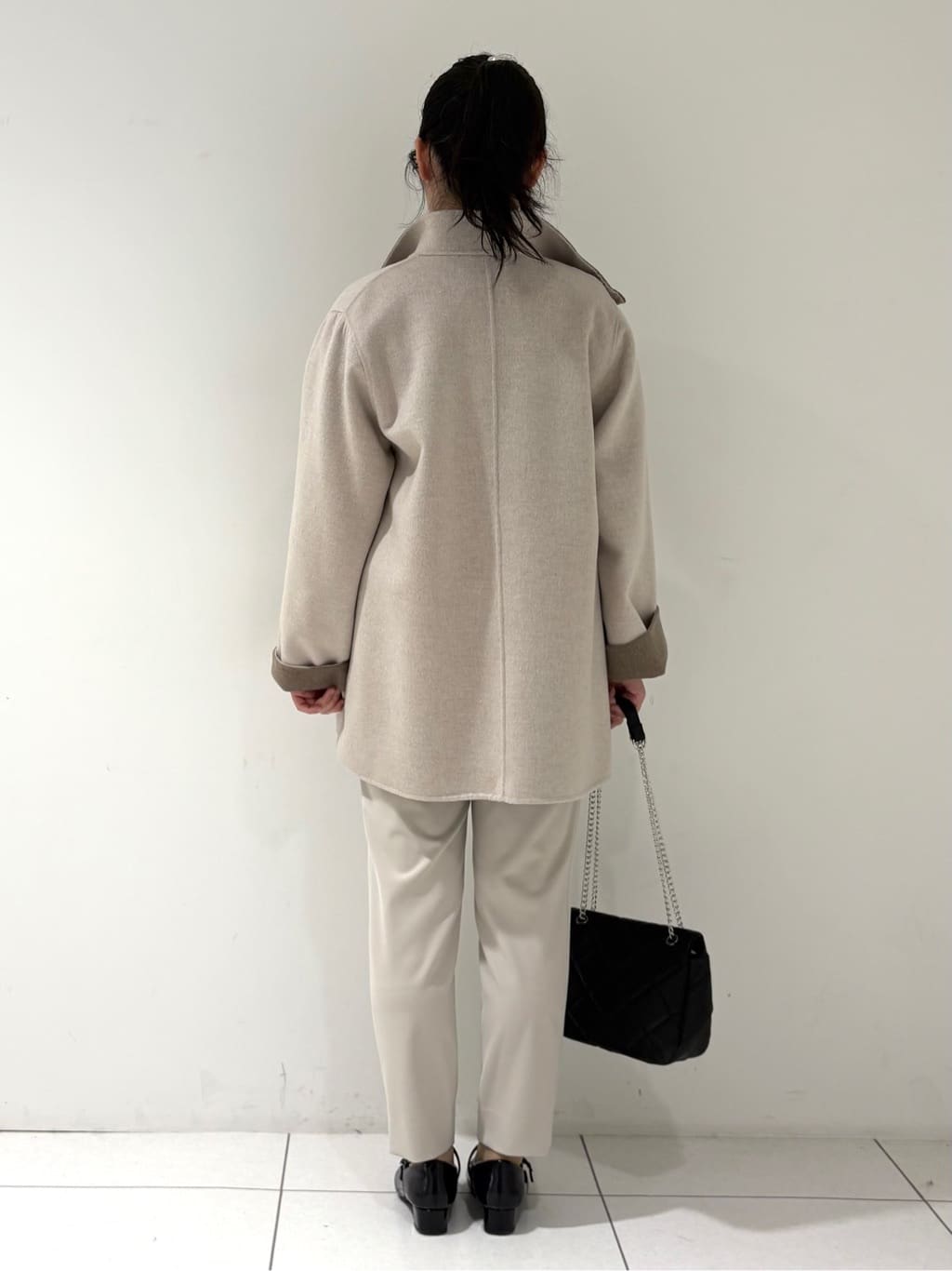 momokoさんの「INDIVI｜【配色デザイン／ミドル丈】ウールリバー テントラインコート」を使ったコーディネート