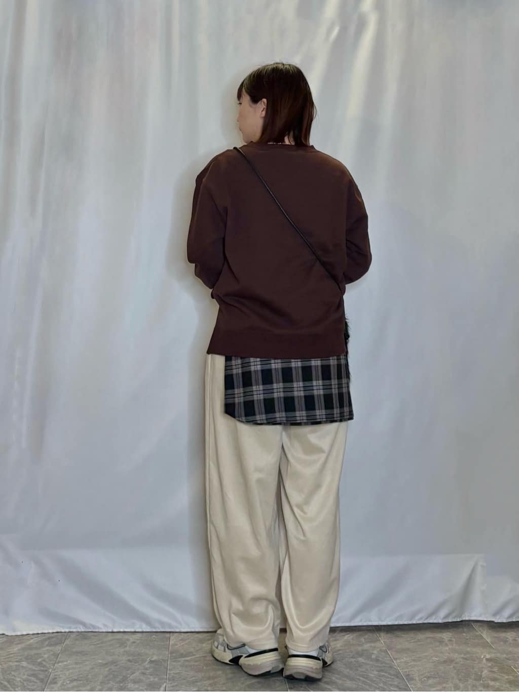 ネリさんの「SHOO･LA･RUE｜【S-LL】スエード調カーブパンツ」を使ったコーディネート