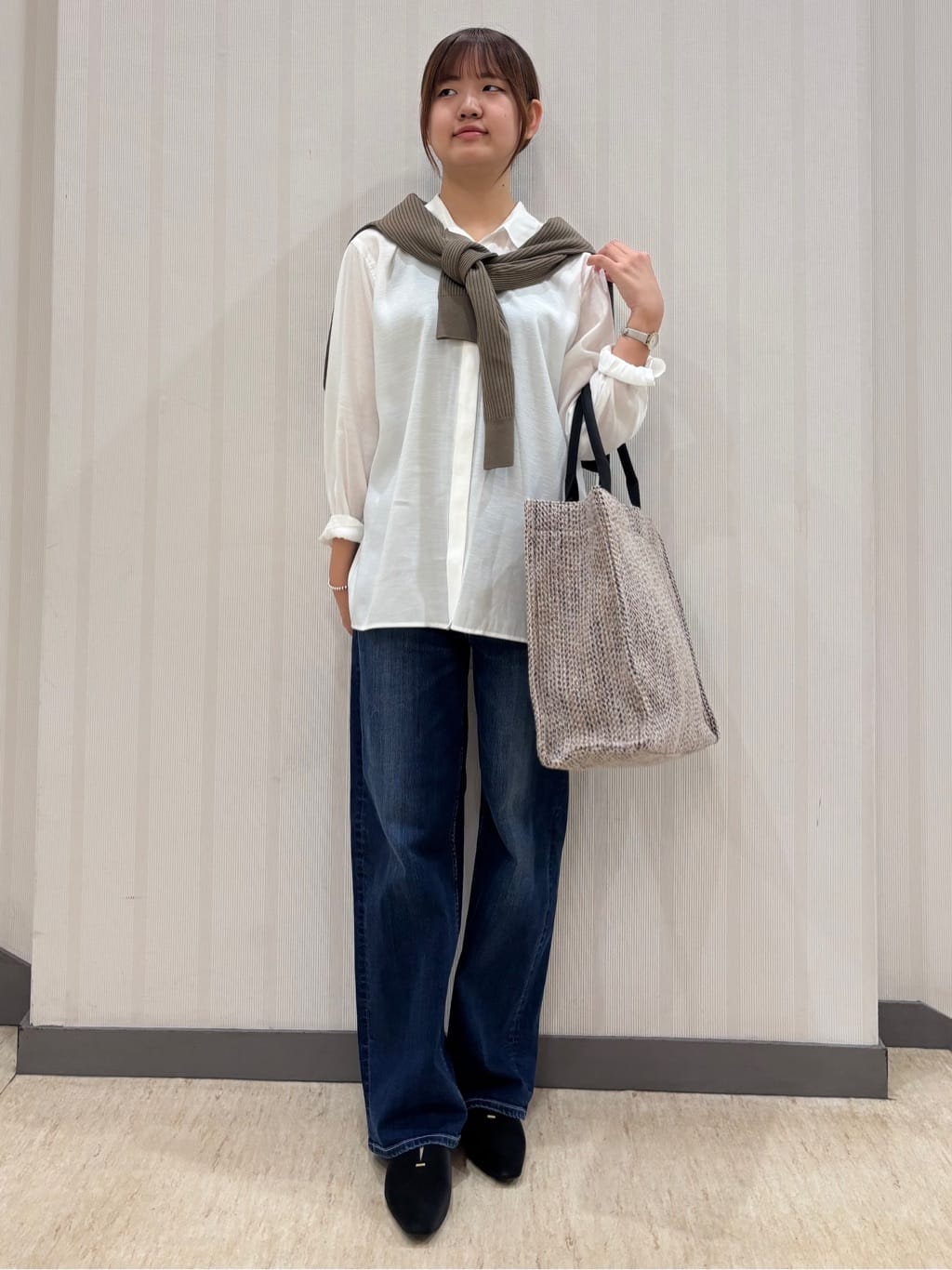 ちひさんの「INDIVI｜【褒められデニム】ワイドストレート デニムパンツ」を使ったコーディネート