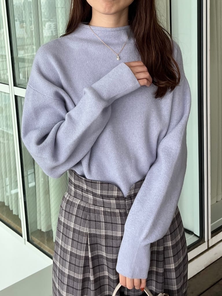 はばさんの「Couture brooch｜【ゆるふわ・通勤】リッシュアンゴラ バックパール調ニット」を使ったコーディネート