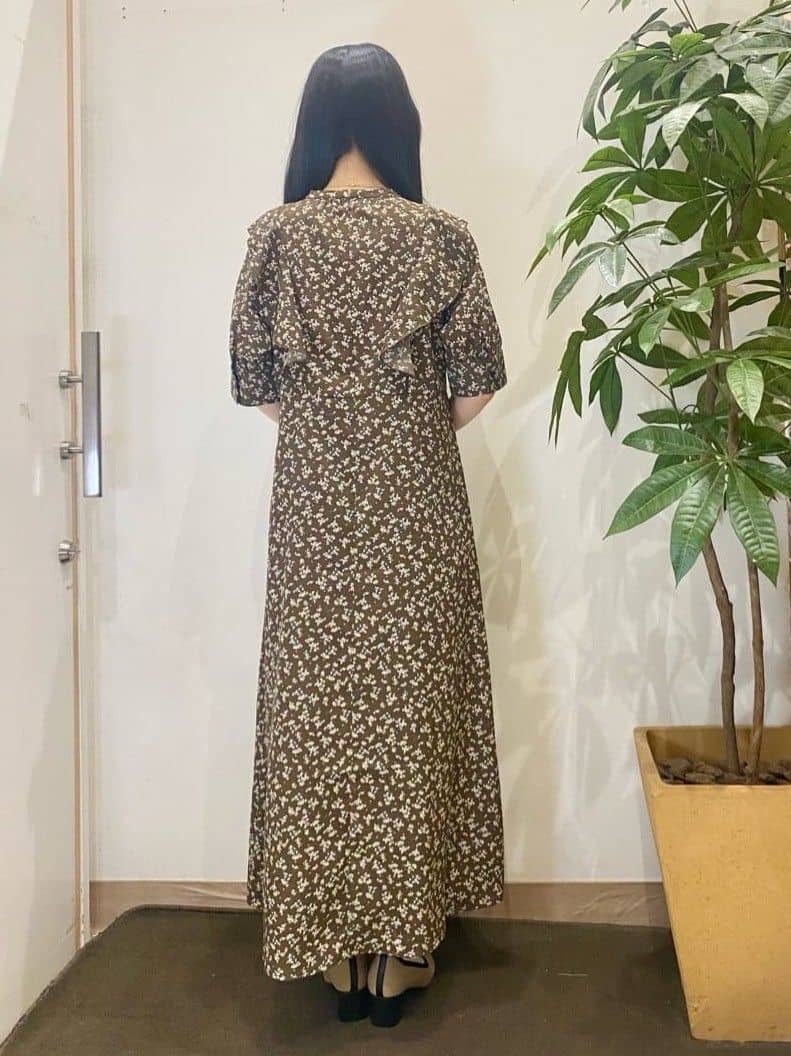 AYUMIさんの「SHOO･LA･RUE｜【S-LL】クラシカルな 花柄ワンピース」を使ったコーディネート