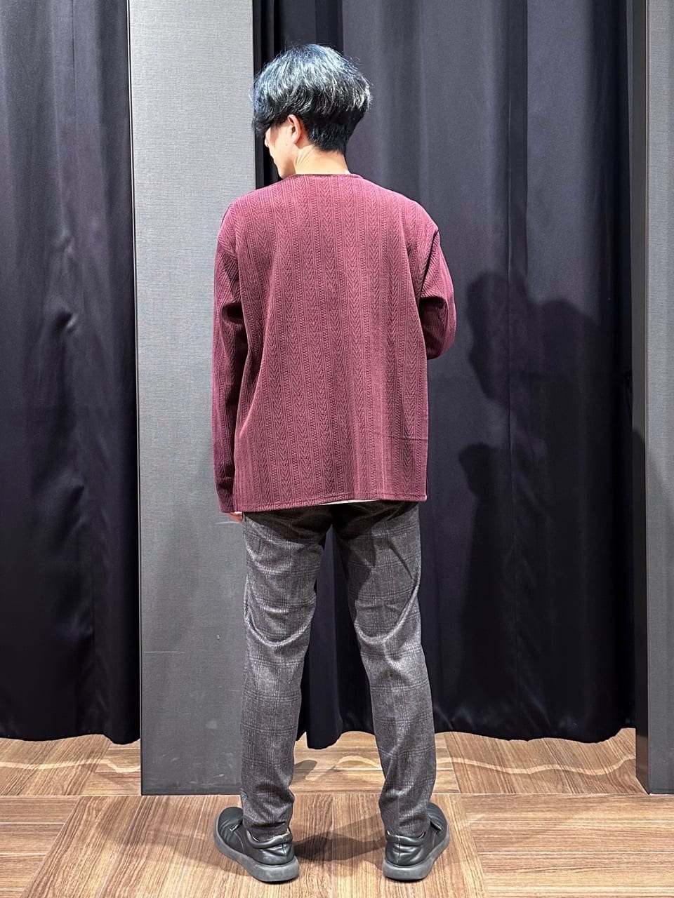 tomoyaさんの「THE SHOP TK｜【セットでお買い得！】モールニットカーディガン＋長袖Tシャツ　洗濯機OK/吸水速乾・毛玉になりにくい」を使ったコーディネート