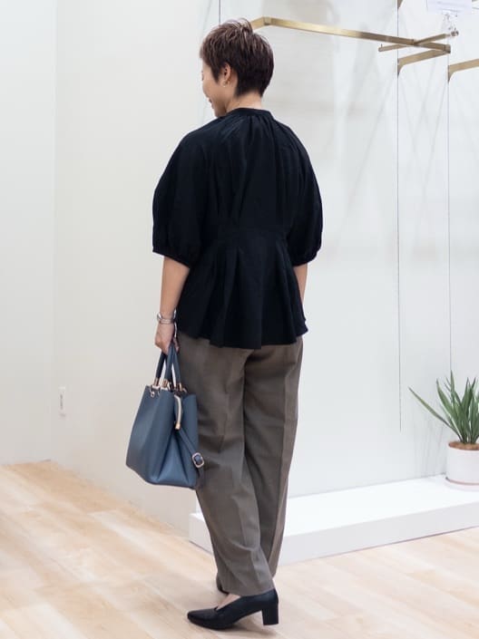 シュウコさんの「grove｜ウエストタックチュニックブラウス」を使ったコーディネート
