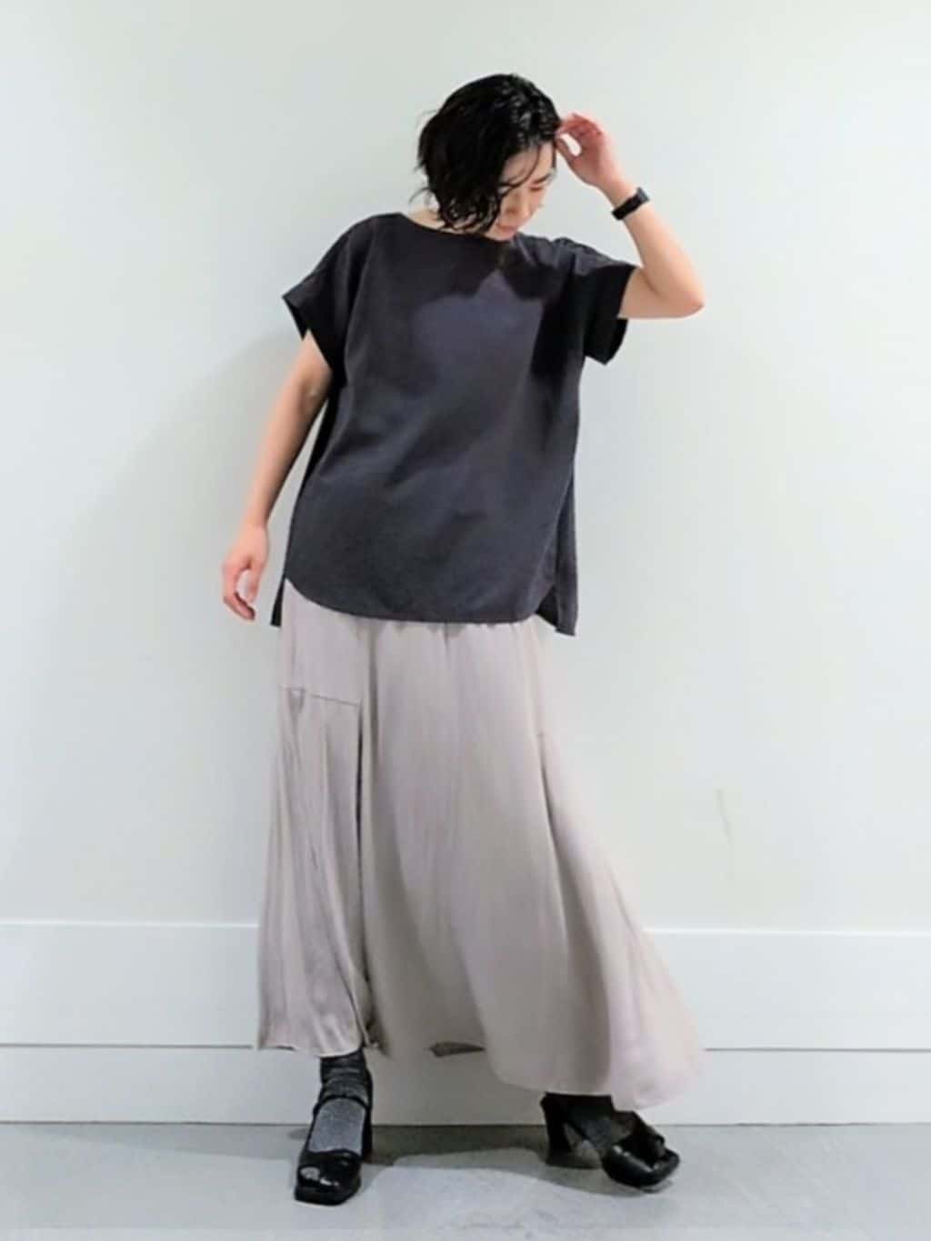 ミズタさんの「UNTITLED｜【セットアップ可/はっ水/通勤】リラククール 半袖ブラウス」を使ったコーディネート