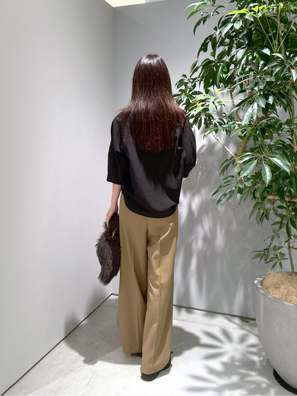 Renoさんの「INDIVI｜ボトルネックブラウス」を使ったコーディネート