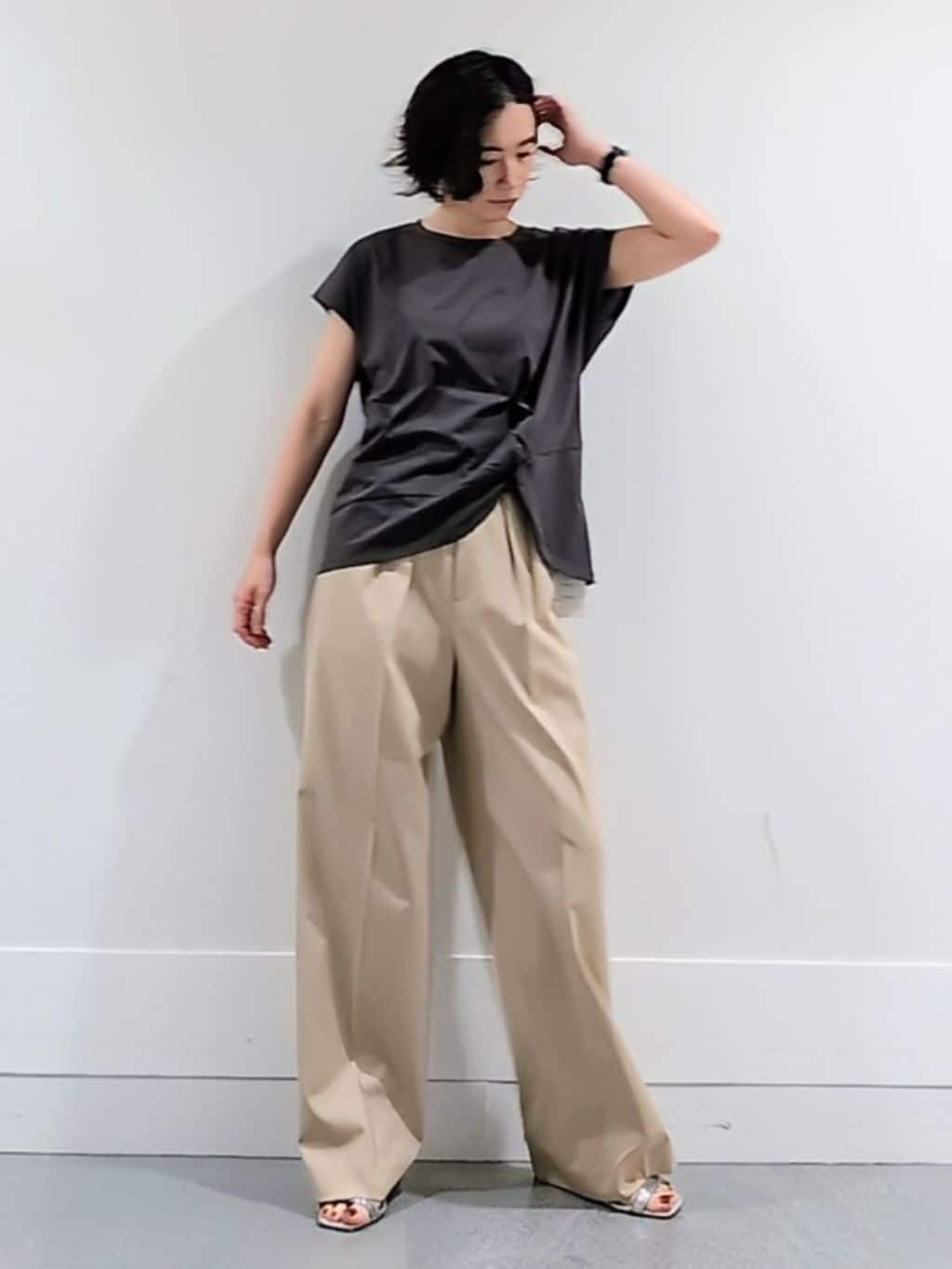 ミズタさんの「UNTITLED｜【洗える/Tシャツ】ツイストプルオーバー」を使ったコーディネート