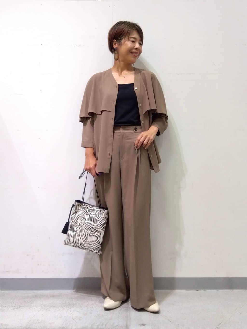 Kさんの「INDIVI｜【羽織りとしても活躍！】ケープカラーブラウス」を使ったコーディネート