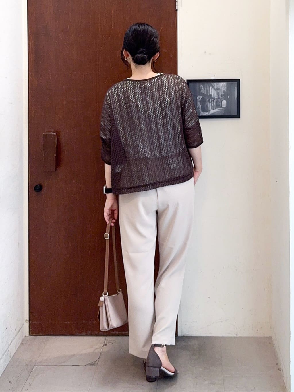 𝐇𝐢𝐫𝐨𝐦𝐢さんの「SHOO･LA･RUE｜【洗える/S-LL】季節の変わり目に 透かし柄が涼やか ジップブルゾン」を使ったコーディネート