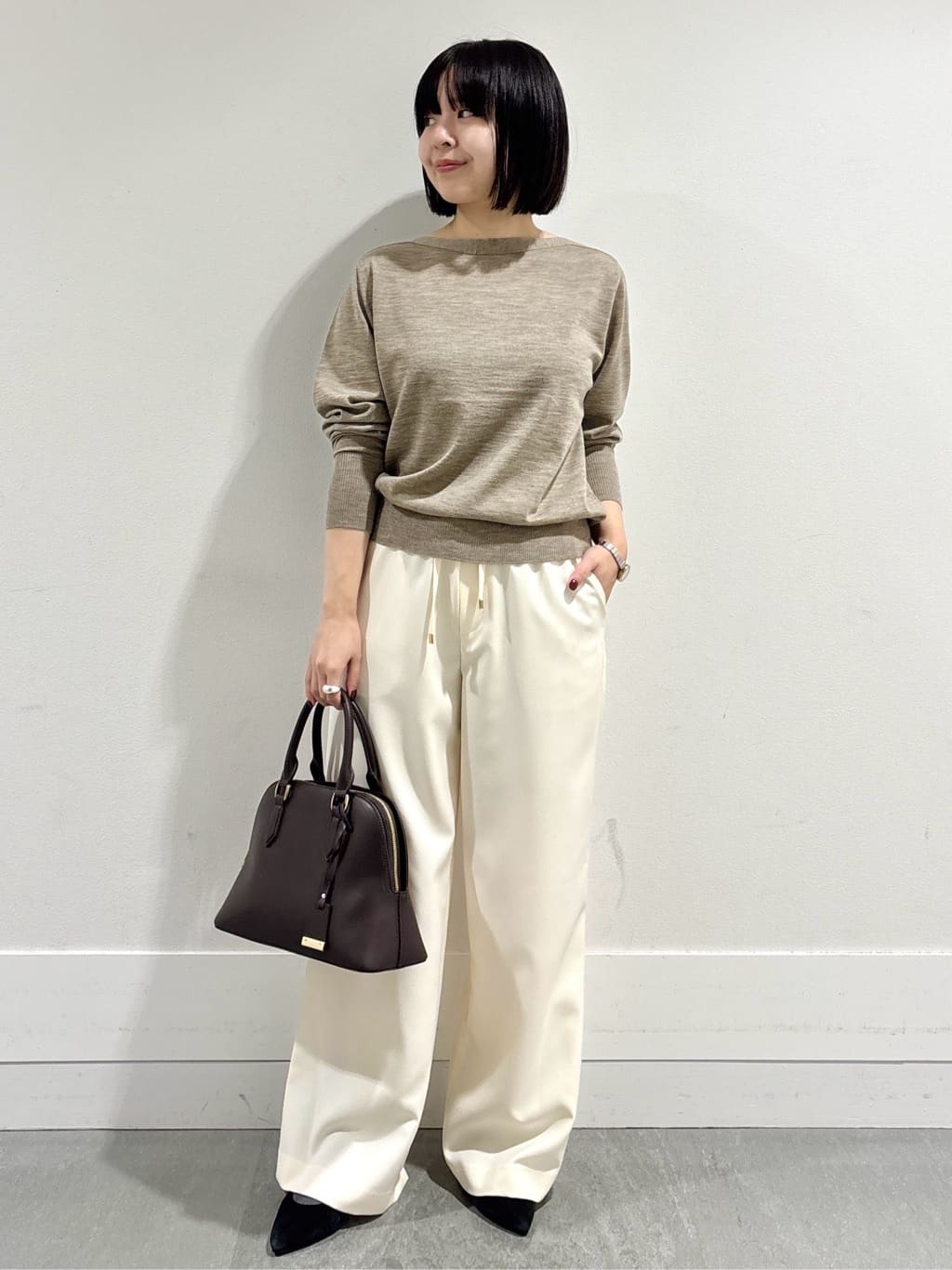 モエカさんの「UNTITLED｜【アンサンブル可/洗える】シルクウールカシミヤ ドルマンスリーブニット」を使ったコーディネート