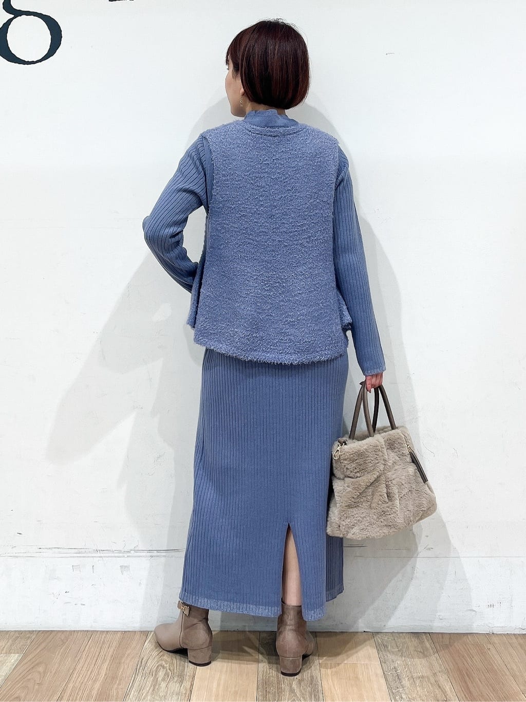 山さんさんの「grove｜【2点SET/体型カバー】一枚で決まる、ペプラムベスト&times;ニットワンピース」を使ったコーディネート