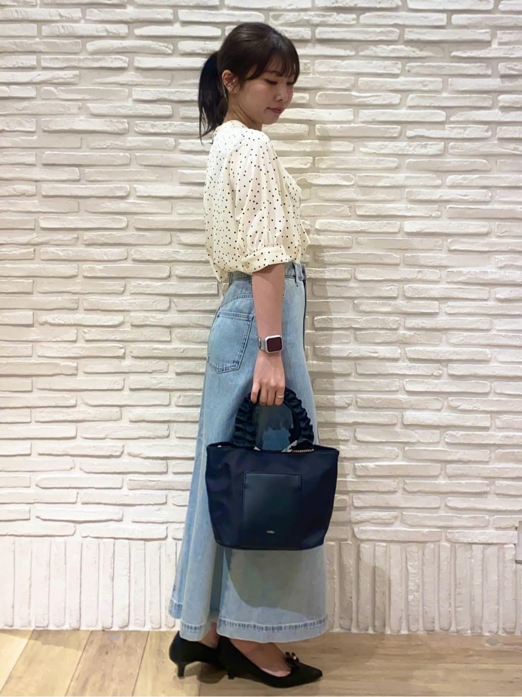 KARENさんの「index｜ロールカラーアシメフリルリボンブラウス【洗濯機洗い可／イージーアイロン】」を使ったコーディネート