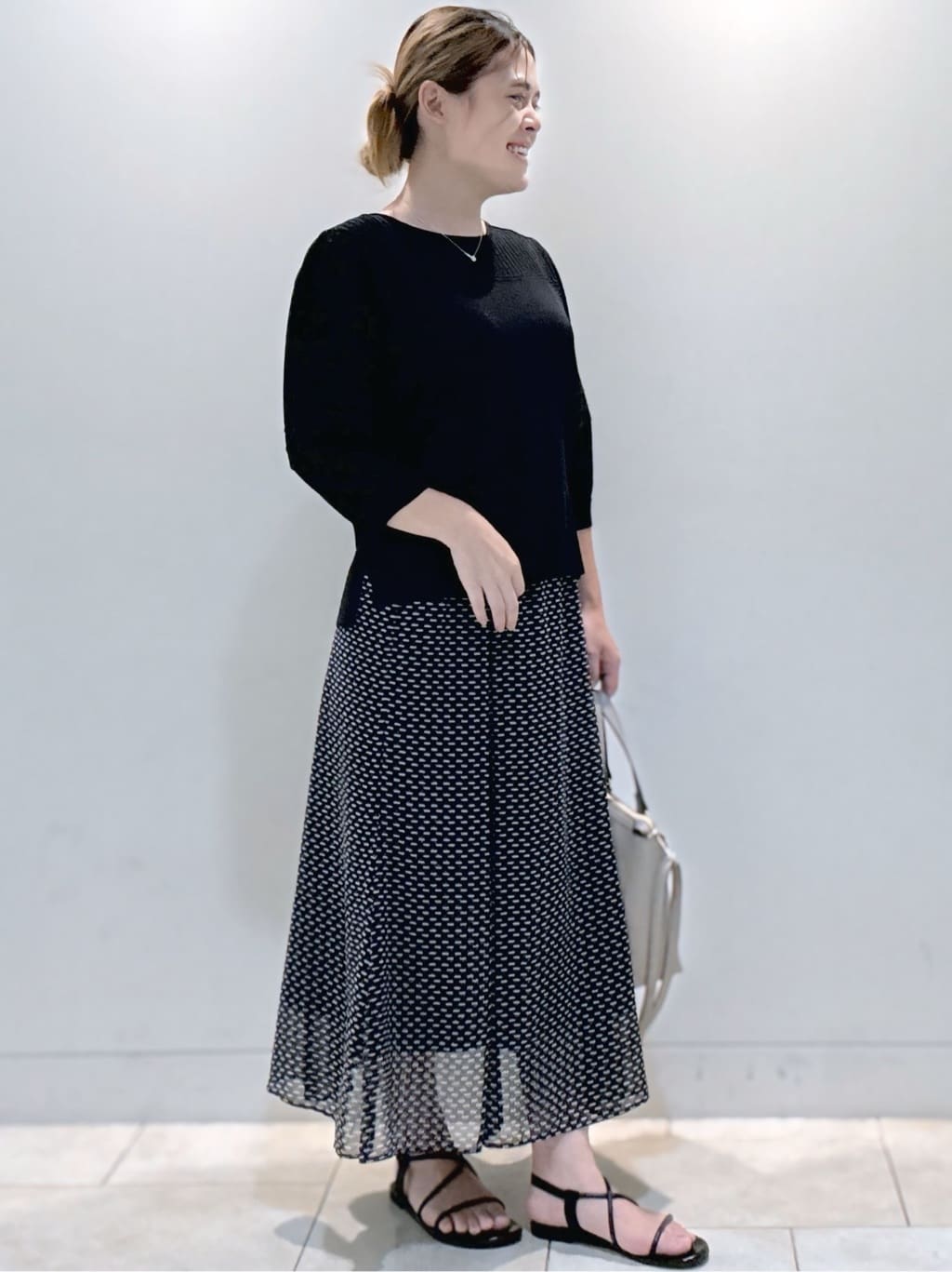 S&auml;K&iuml;さんの「Reflect｜【WEB先行カラーあり／手洗い可】ジョーゼットスリーブ&times;ニット」を使ったコーディネート