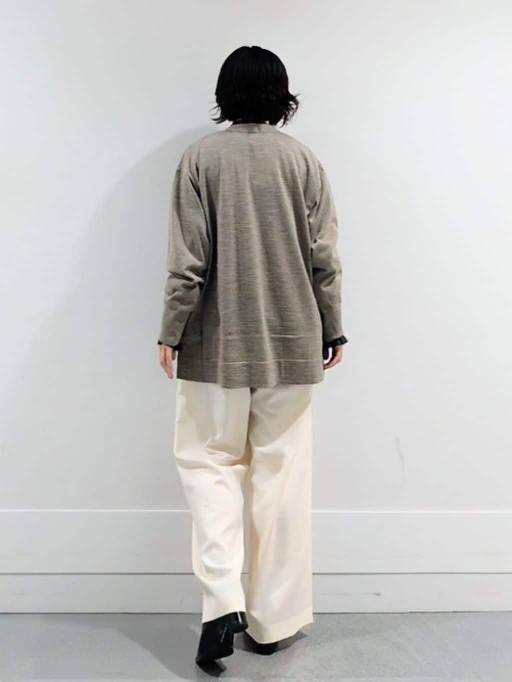 ミズタさんの「UNTITLED｜【アンサンブル可/洗える/ボタンなし】シルクウールカシミヤ 着流しカーディガン」を使ったコーディネート