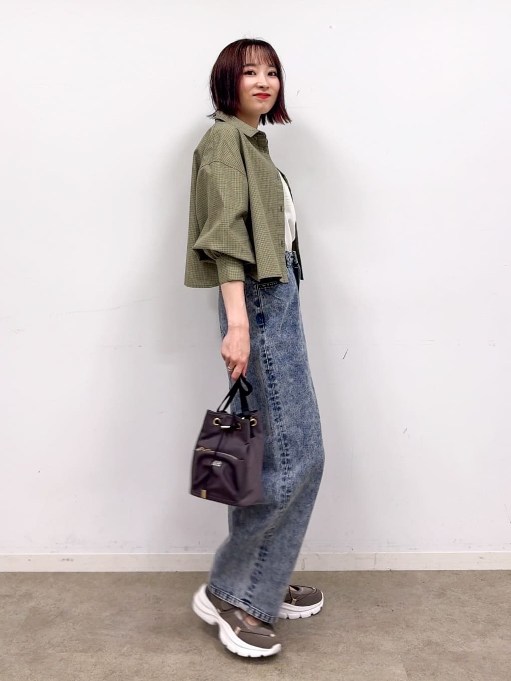 𝐜𝐡𝐢𝐤𝐚さんの「SHOO･LA･RUE｜【着丈選べる】オーバーサイズのチェックシャツ」を使ったコーディネート