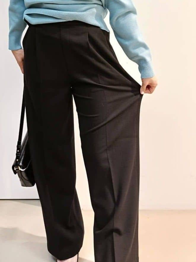 あんさんの「THE SHOP TK｜【すっきりシルエットが叶う】大人のためのVネックニット/毛玉になりにくい/静電気防止/洗濯機OK」を使ったコーディネート