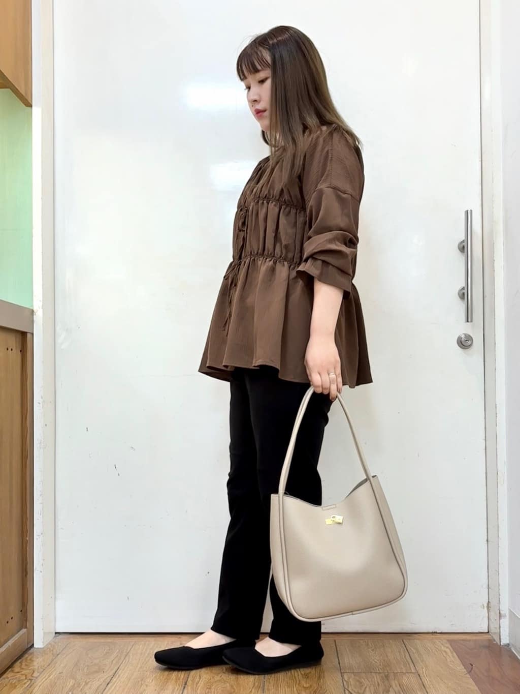 だいわさんの「SHOO･LA･RUE｜【洗える/S-LL/美脚シルエット】ハイパーストレッチ テーパードパンツ」を使ったコーディネート