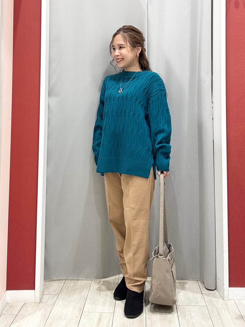 shioさんの「SHOO･LA･RUE｜【洗濯機可/撥水】フェイクファーフード ロングダウン」を使ったコーディネート