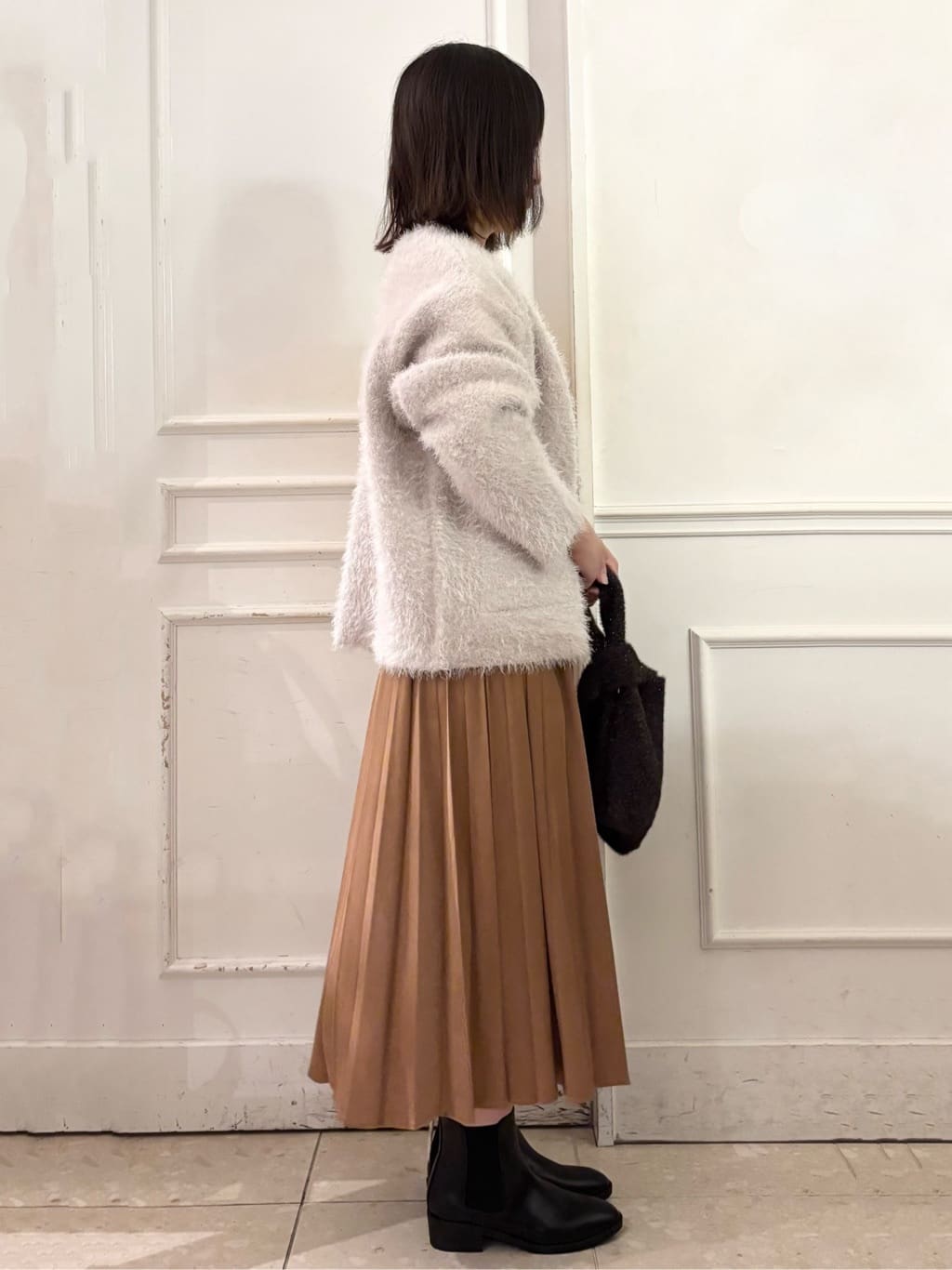 やまさんの「OPAQUE.CLIP｜メタルチャーム付きラメニットバッグ」を使ったコーディネート