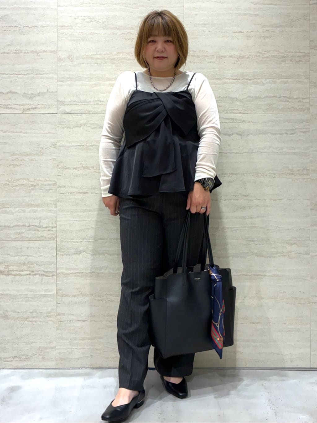 emiさんの「OPAQUE.CLIP｜サテンキャミブラウス【洗濯機OK】」を使ったコーディネート
