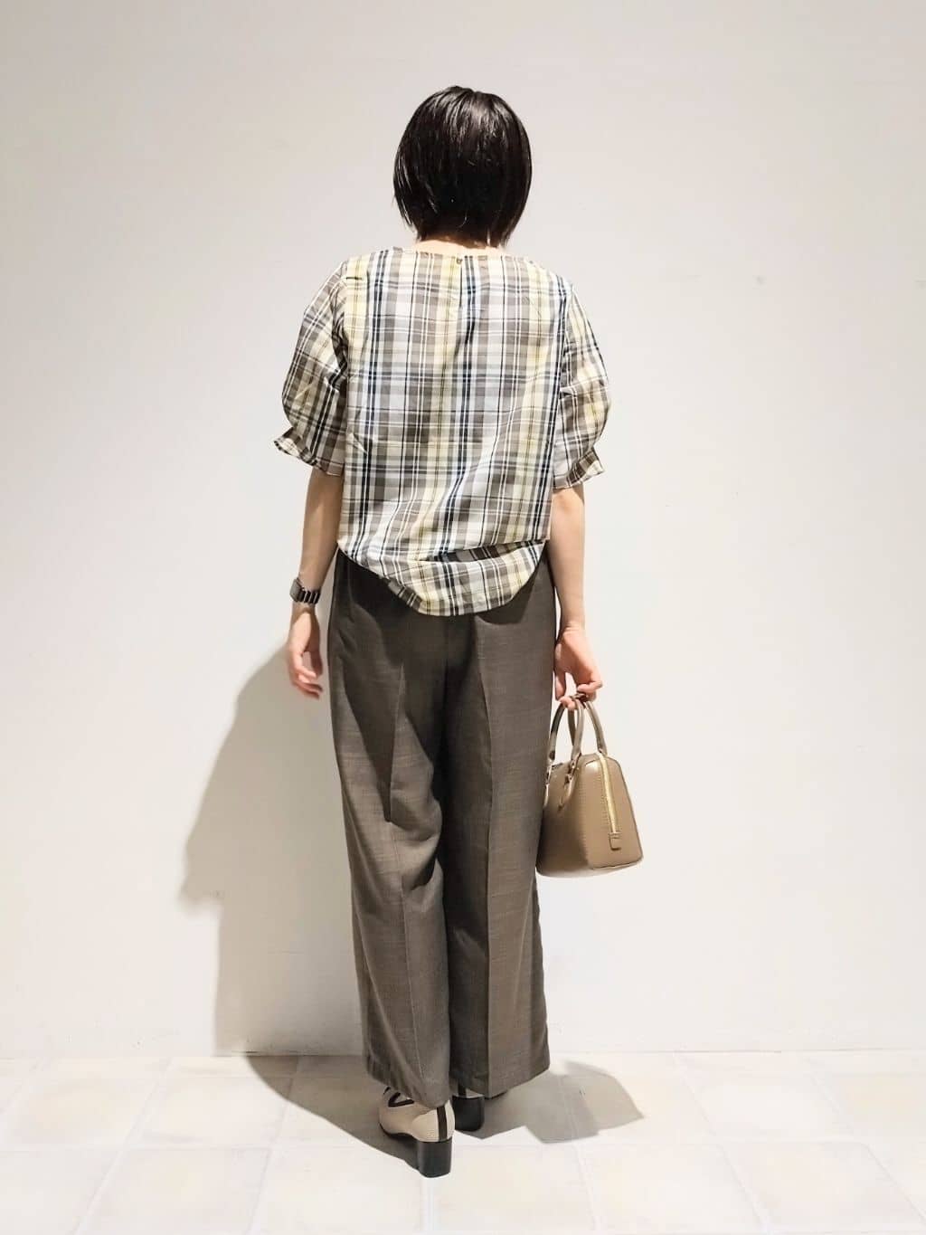 miomioさんの「SHOO･LA･RUE｜【S-LL/5分袖】お袖タックできれいに魅せる 大人のチェックブラウス」を使ったコーディネート